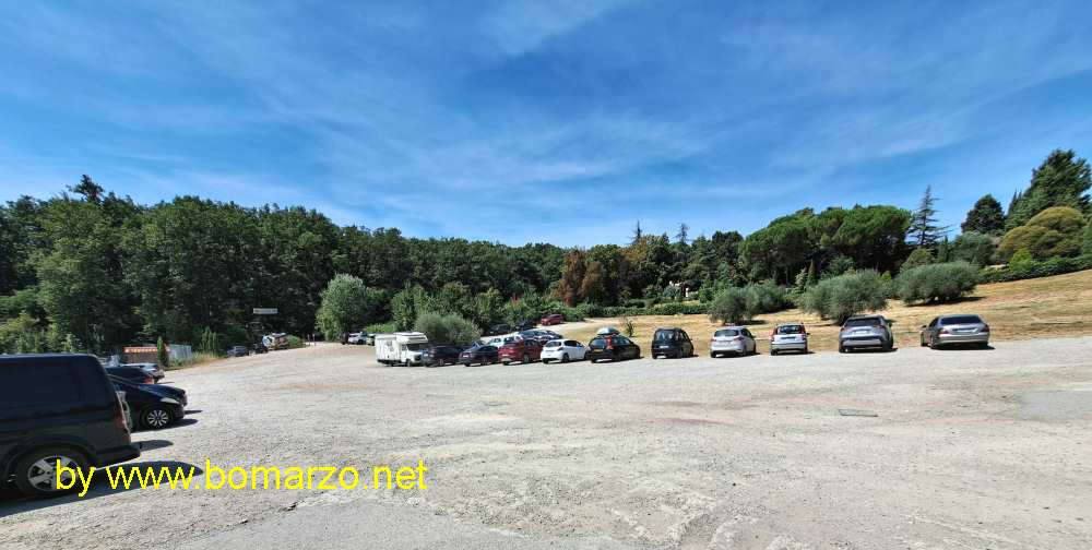 il parcheggio a Villa Demidoff